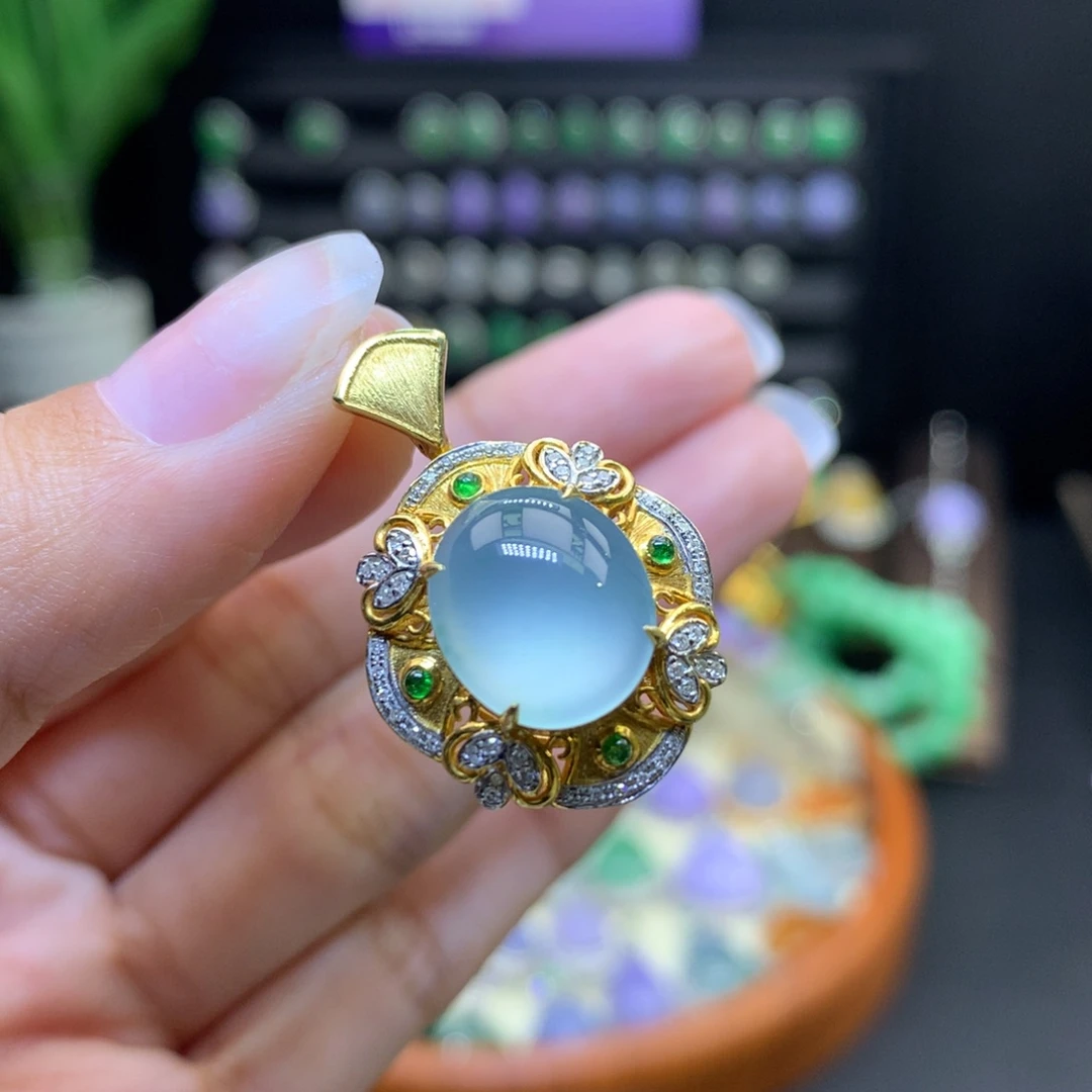 翡翠18K金镶嵌颈饰