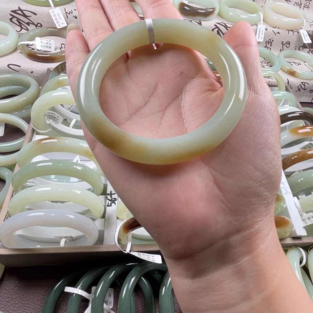 和田玉手镯未镶嵌