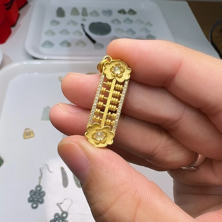 徐***~翡翠银S925镀金镶嵌颈饰