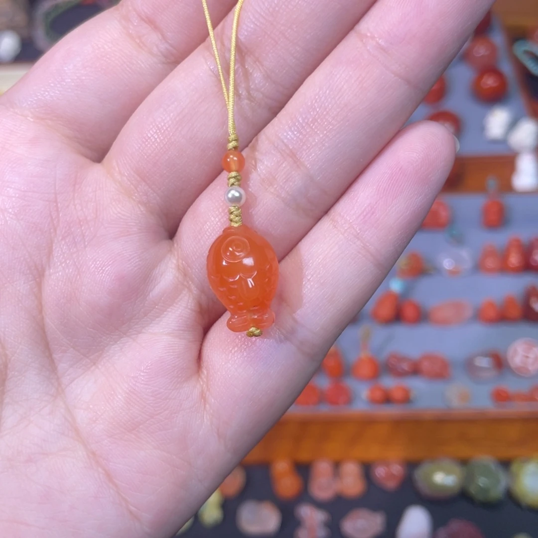未镶嵌嘟嘟鱼手机挂南红玛瑙