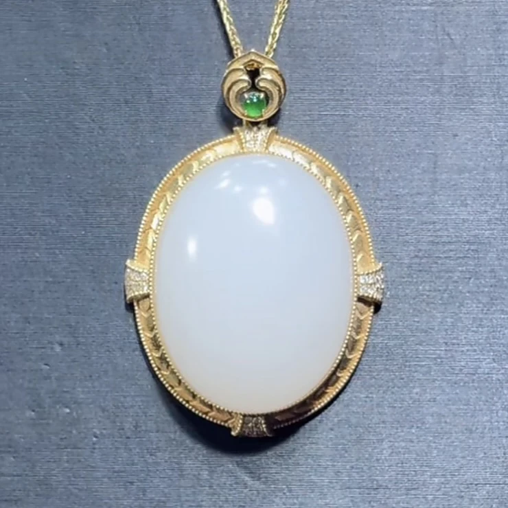 和田玉新疆于田白玉吊坠18k金镶嵌