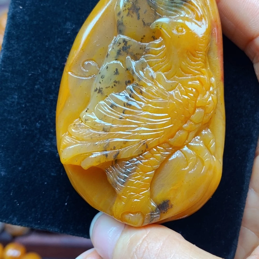 未镶嵌石英质玉（黄龙玉）颈饰