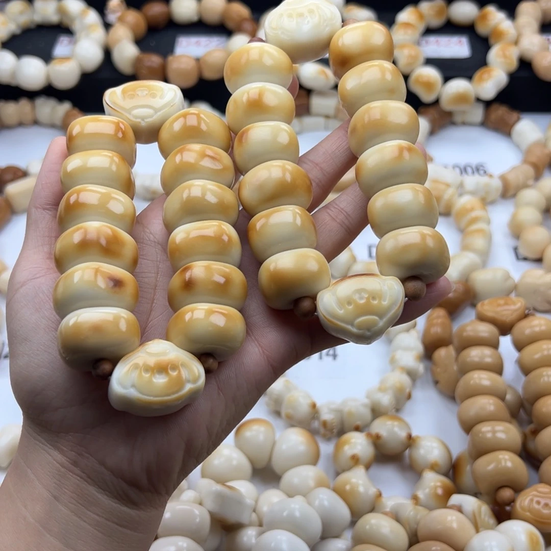 吊坠白玉菩提瑕疵