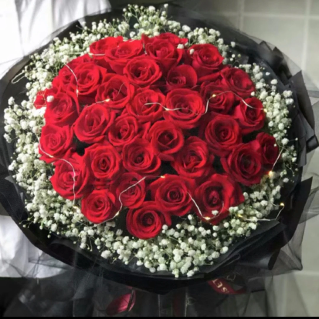 【满天星辰】33朵红玫瑰七夕鲜花搭配满天星花店送花上门女士花束