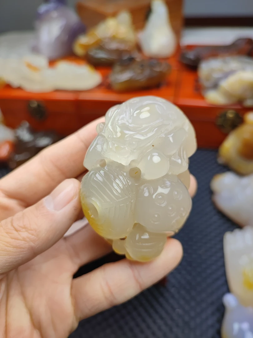 玛瑙玉髓手把件金蟾