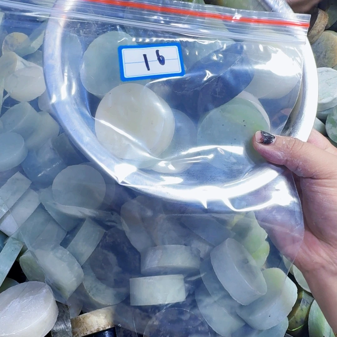 啊***啊蛇纹石玉未镶嵌手镯心