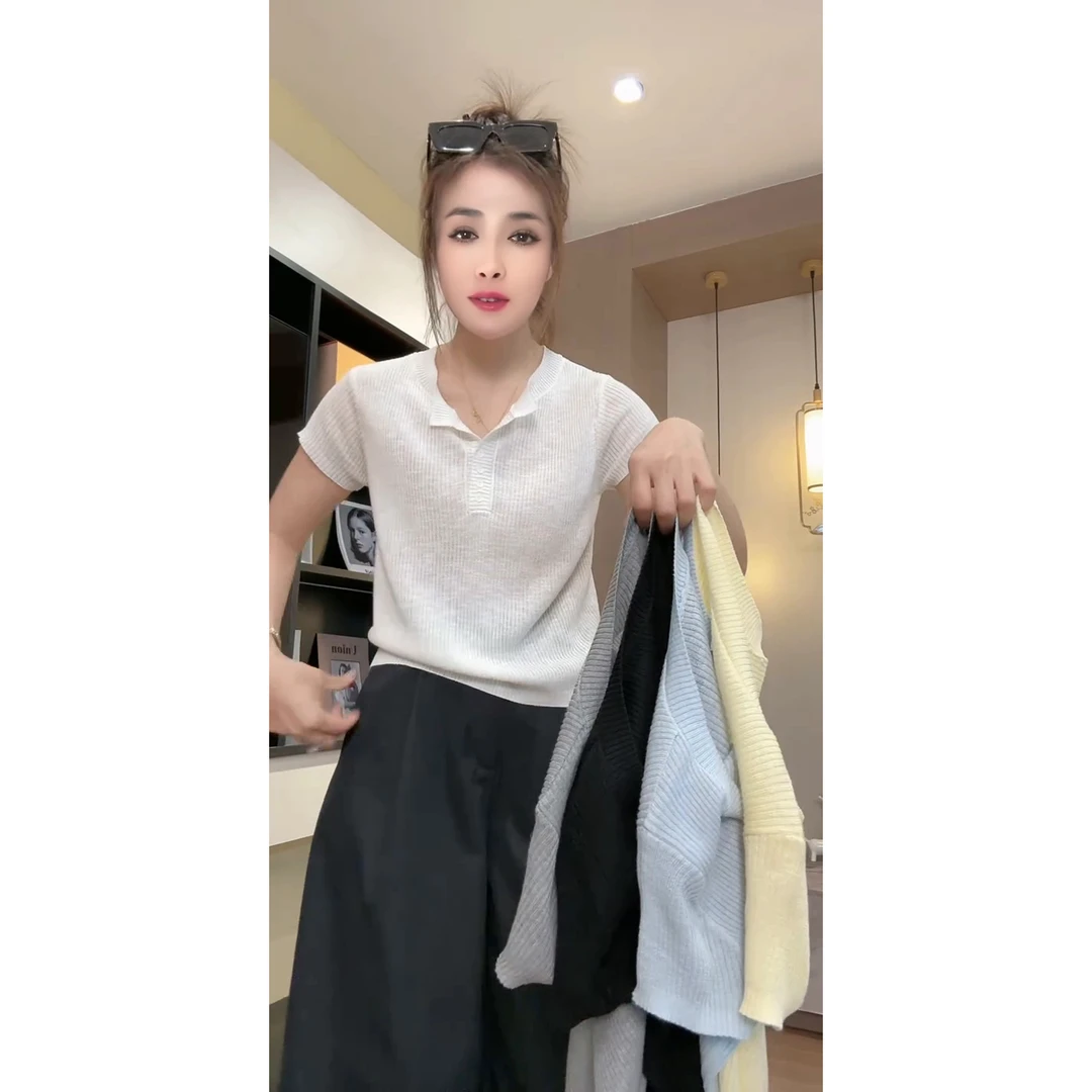 春夏休闲百搭纯色小坑条扣子半开领短袖针织衫