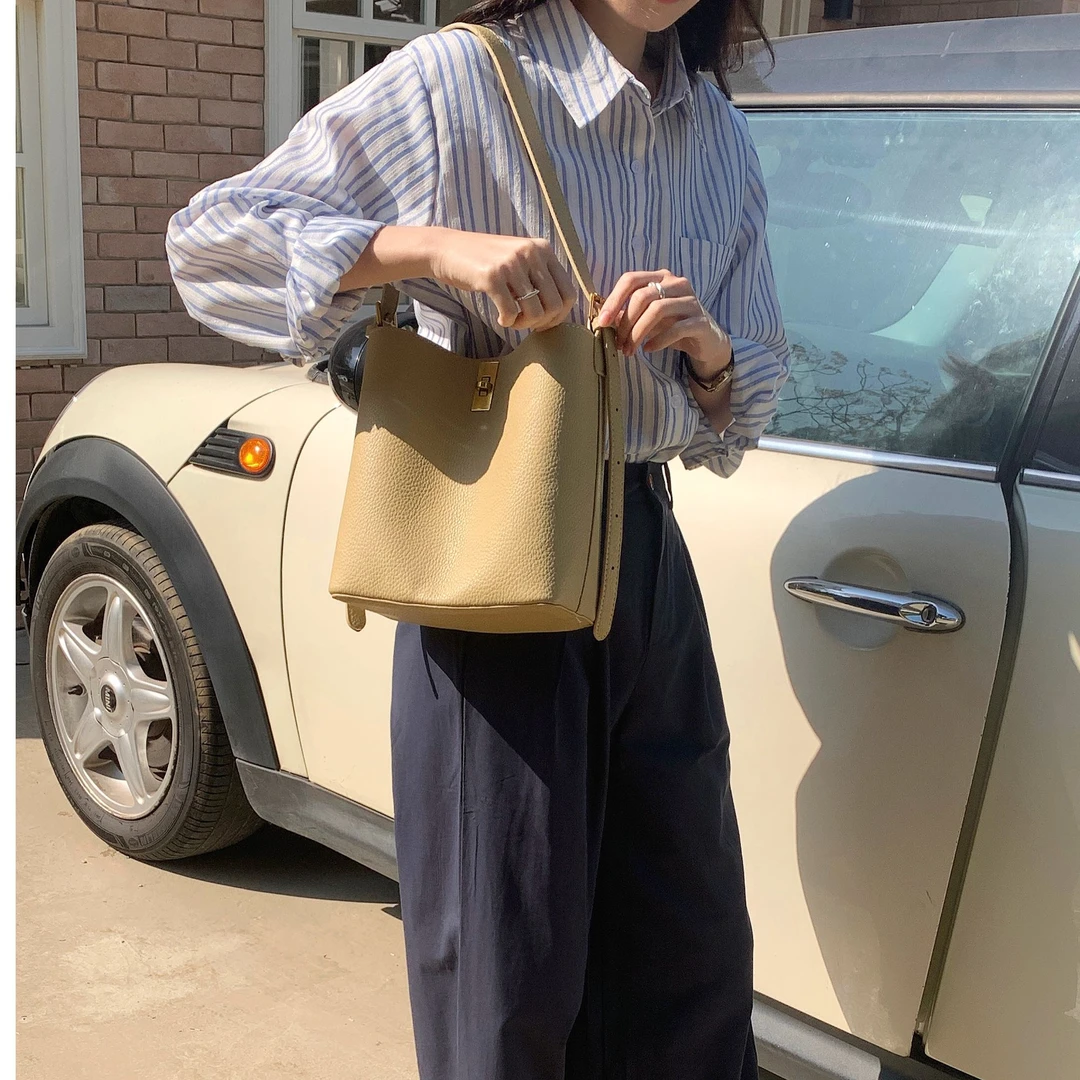 七七家 韩系锁扣设计大容量水桶包女2025春夏新款ins斜跨托特包