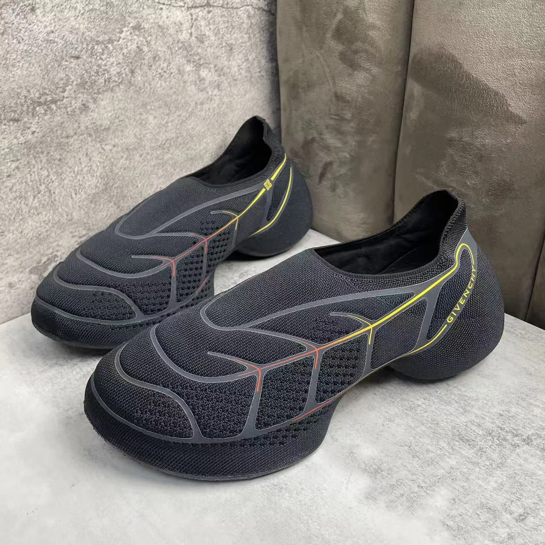 95新 Givenchy/纪梵希 黑色帆布时尚印花舒适低帮运动鞋/42码