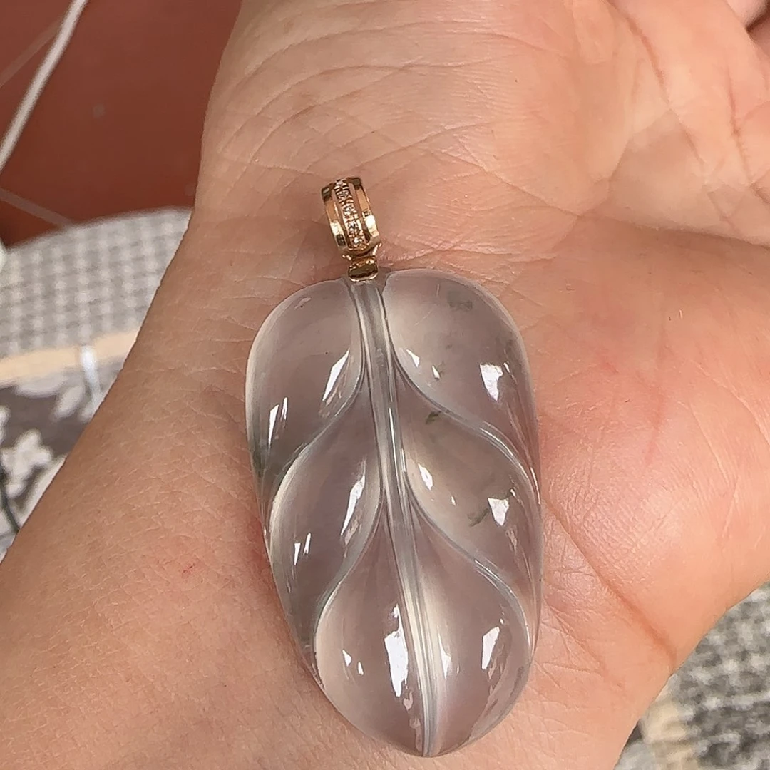 颈饰18K金镶嵌翡翠叶子