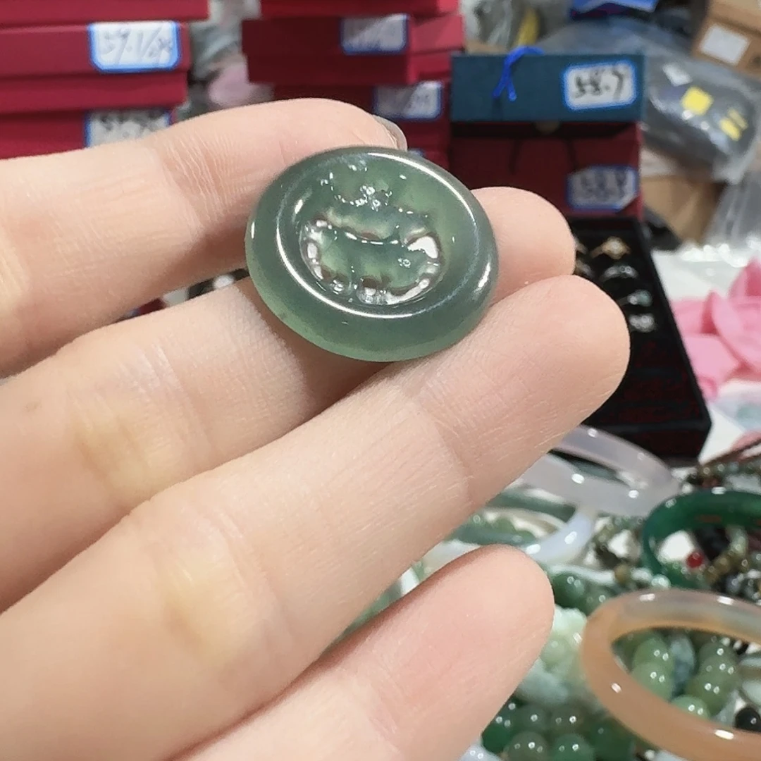 枫****翡翠未镶嵌颈饰5307