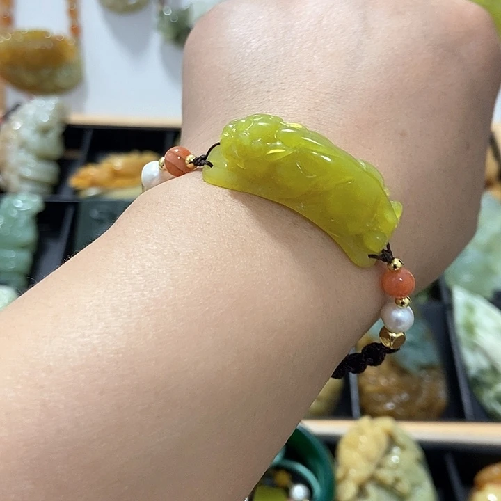 蛇纹石玉未镶嵌手牌