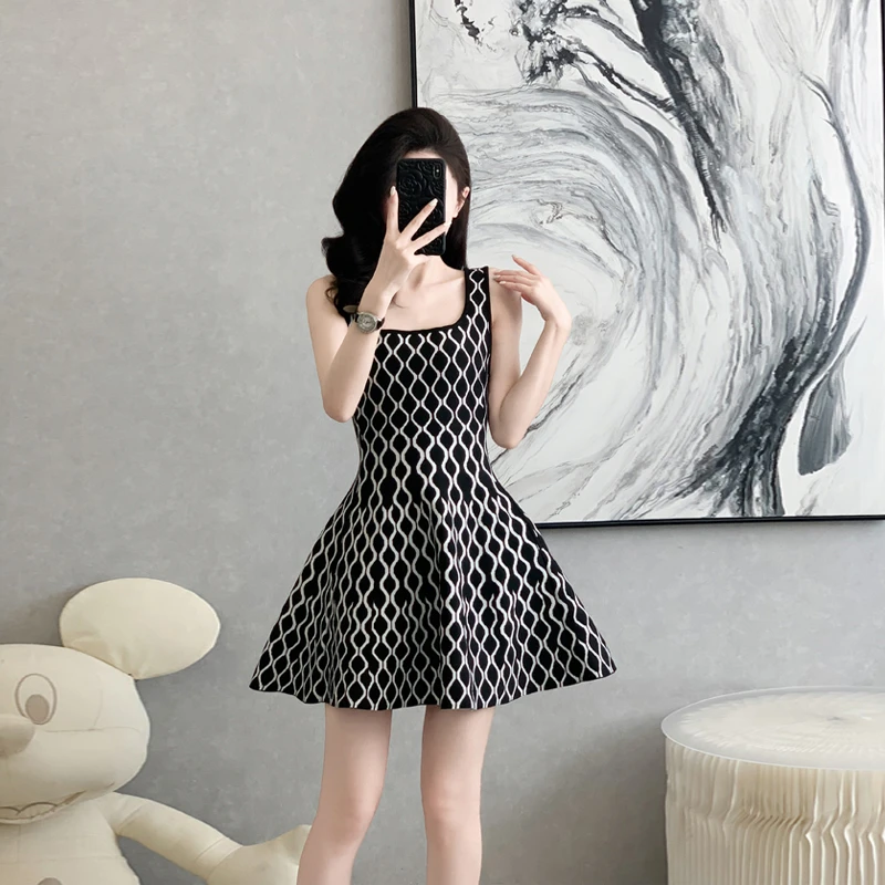 新款少女风吊带常规2025年夏季连衣裙修身性感气质夏季千鸟格时尚