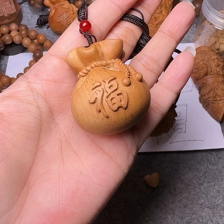 檀香木手串/手链老山檀香莫雕刻大钱袋子