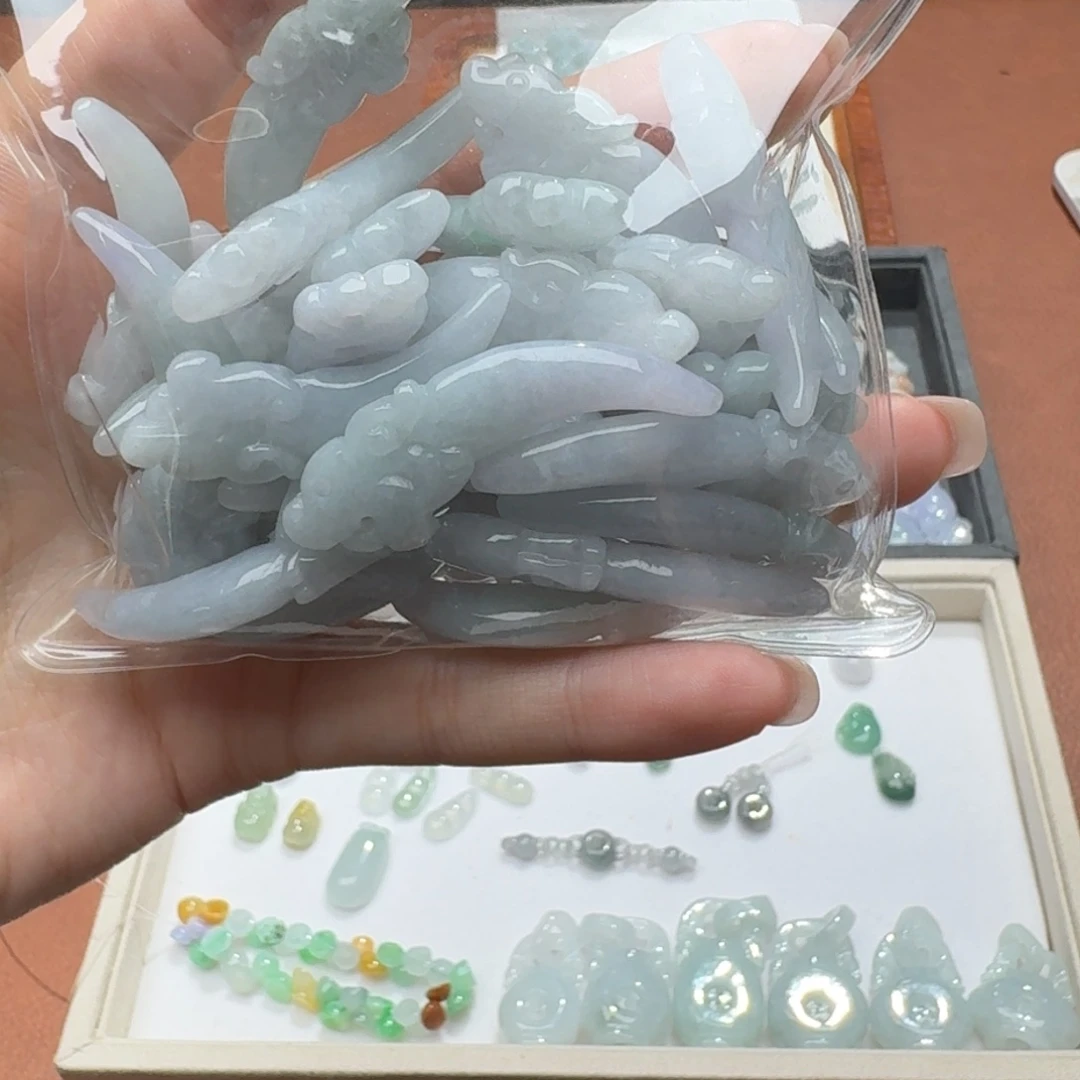 未镶嵌挂件翡翠福利1个，不包邮，拍邮费发货