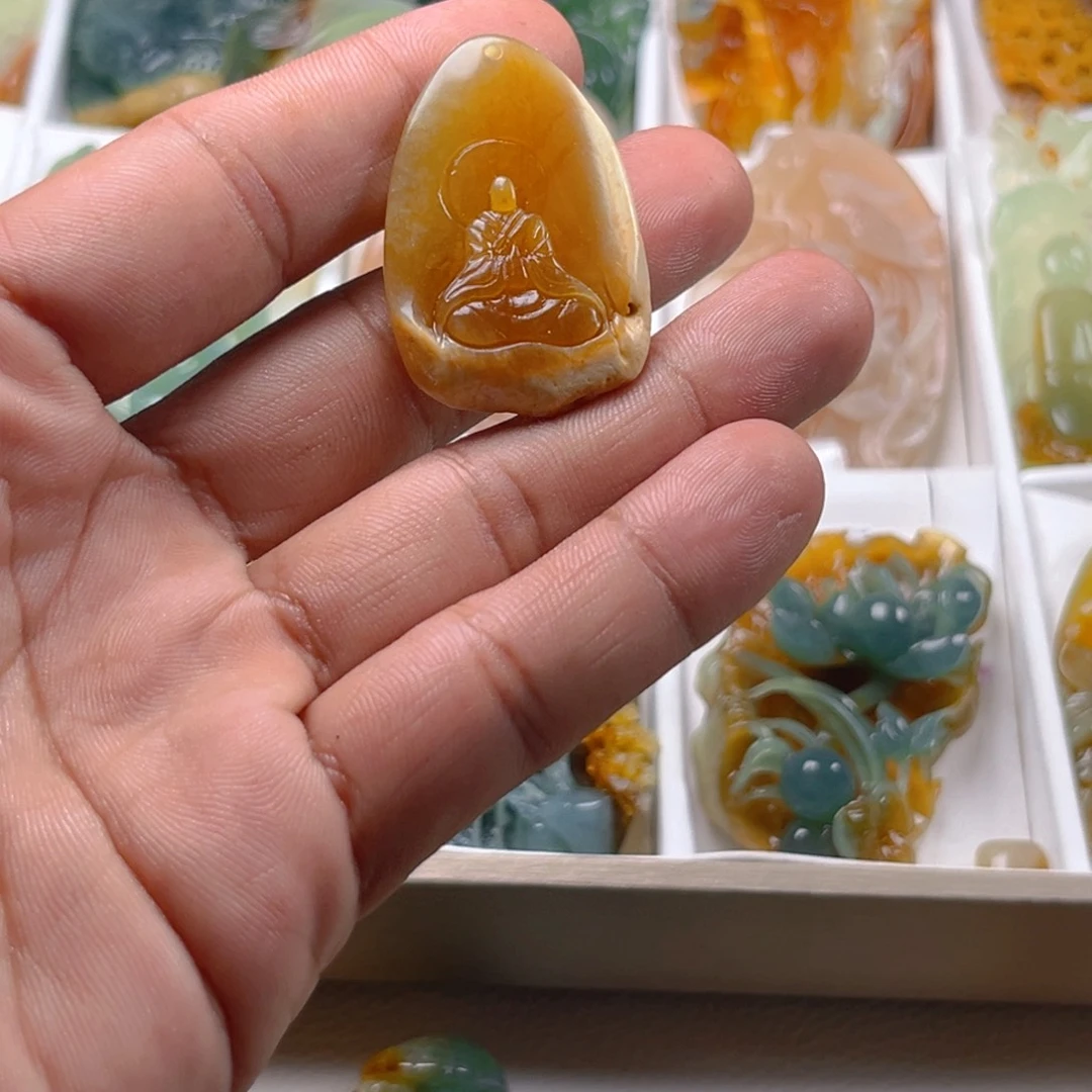 格***花未镶嵌蛇纹石玉颈饰