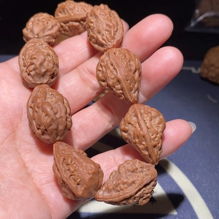 吊坠文玩核桃绣花鞋