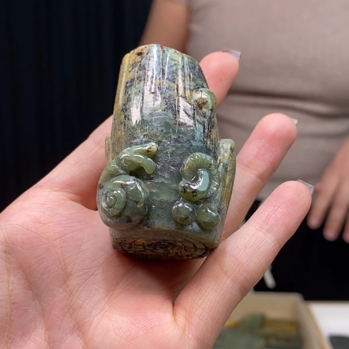 岫岩河磨玉（透闪石质玉）颈饰未镶嵌
