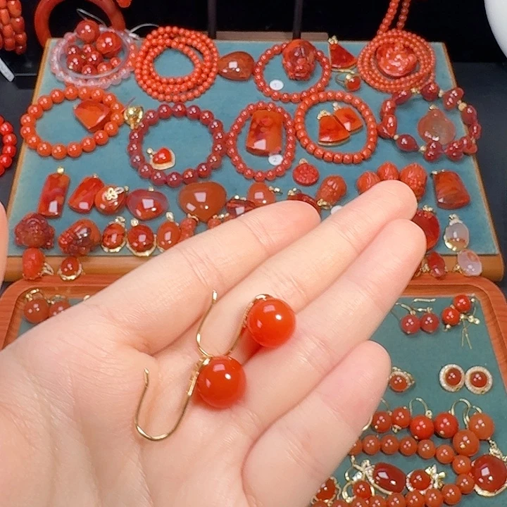 南红玛瑙18K金镶嵌吊坠