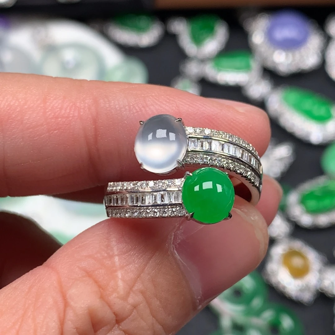 翡翠18K金镶嵌颈饰戒指