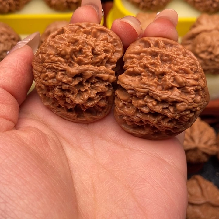 文玩核桃吊坠42老树红皮满天星