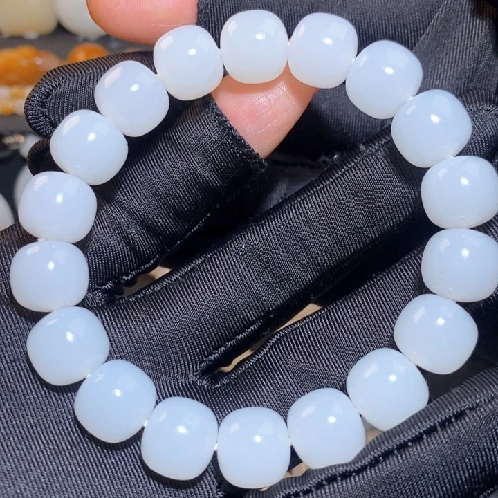 山***里和田玉未镶嵌手链