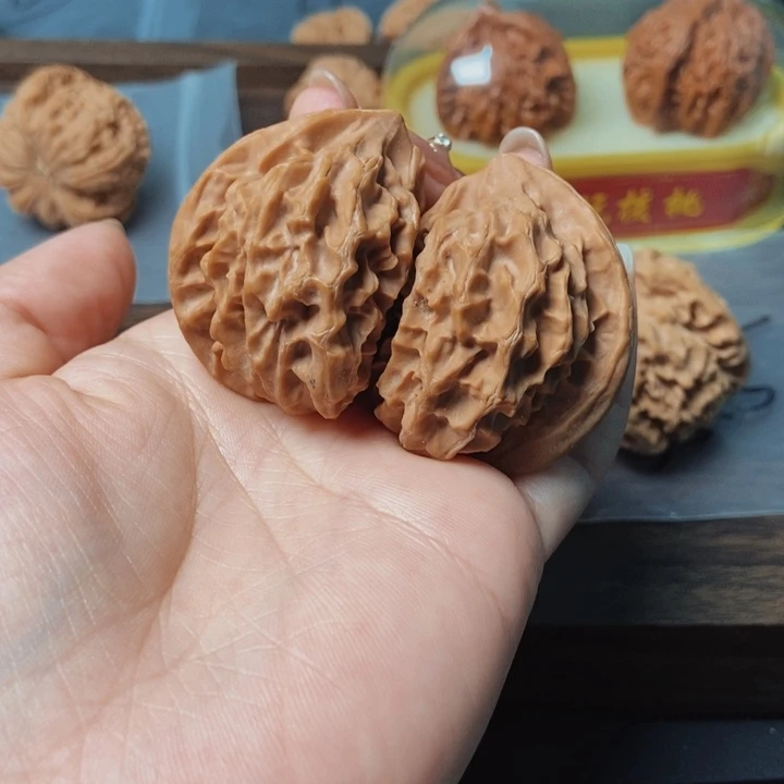 开***哥文玩核桃吊坠龙鳞异形