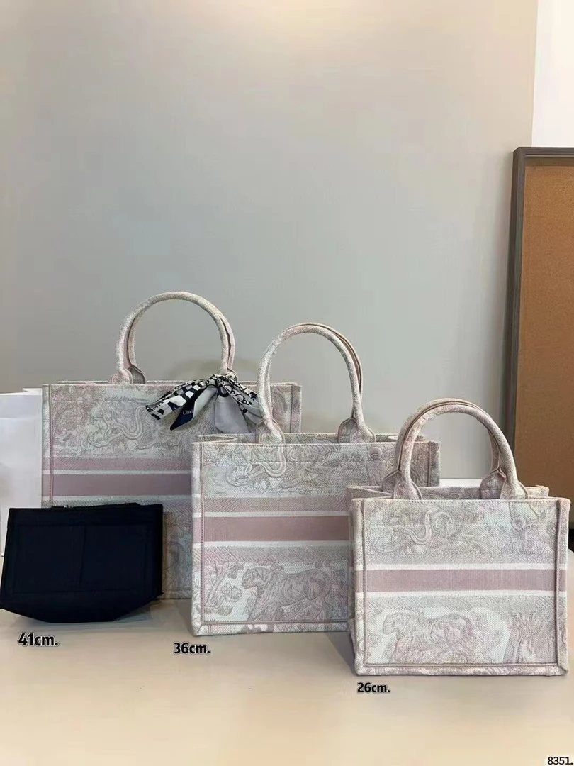 时尚轻奢百搭女包-小-D托特刺绣动物园（带丝巾带内胆）