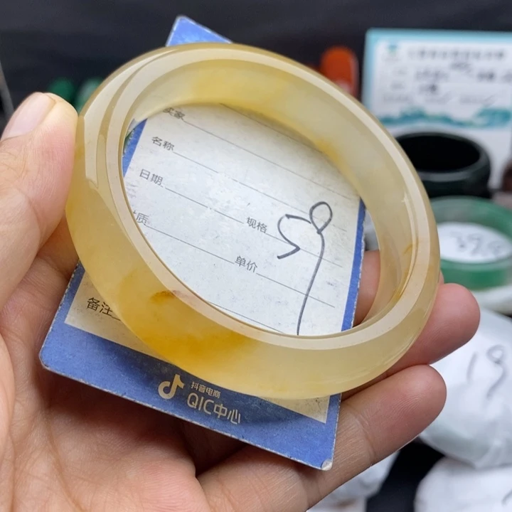 未镶嵌手镯石英质玉