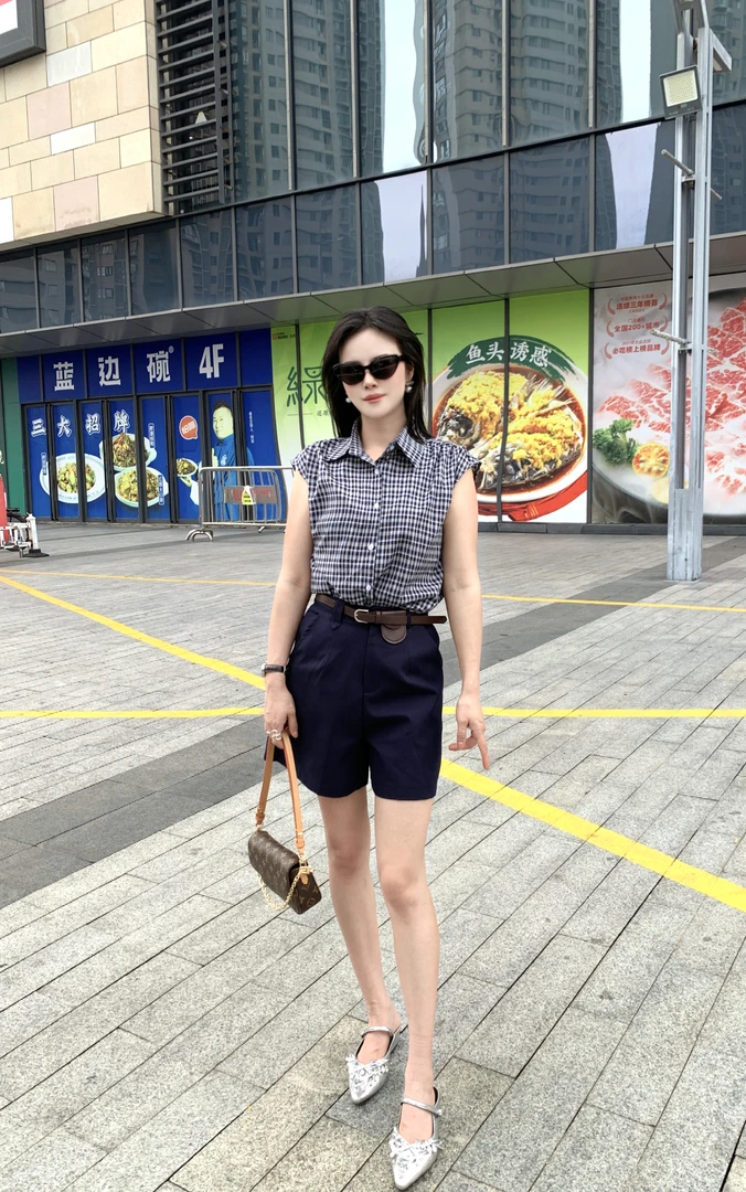 【赫本】夏季2025新款潮流短袖修身显瘦常规抽褶格子通勤衬衫