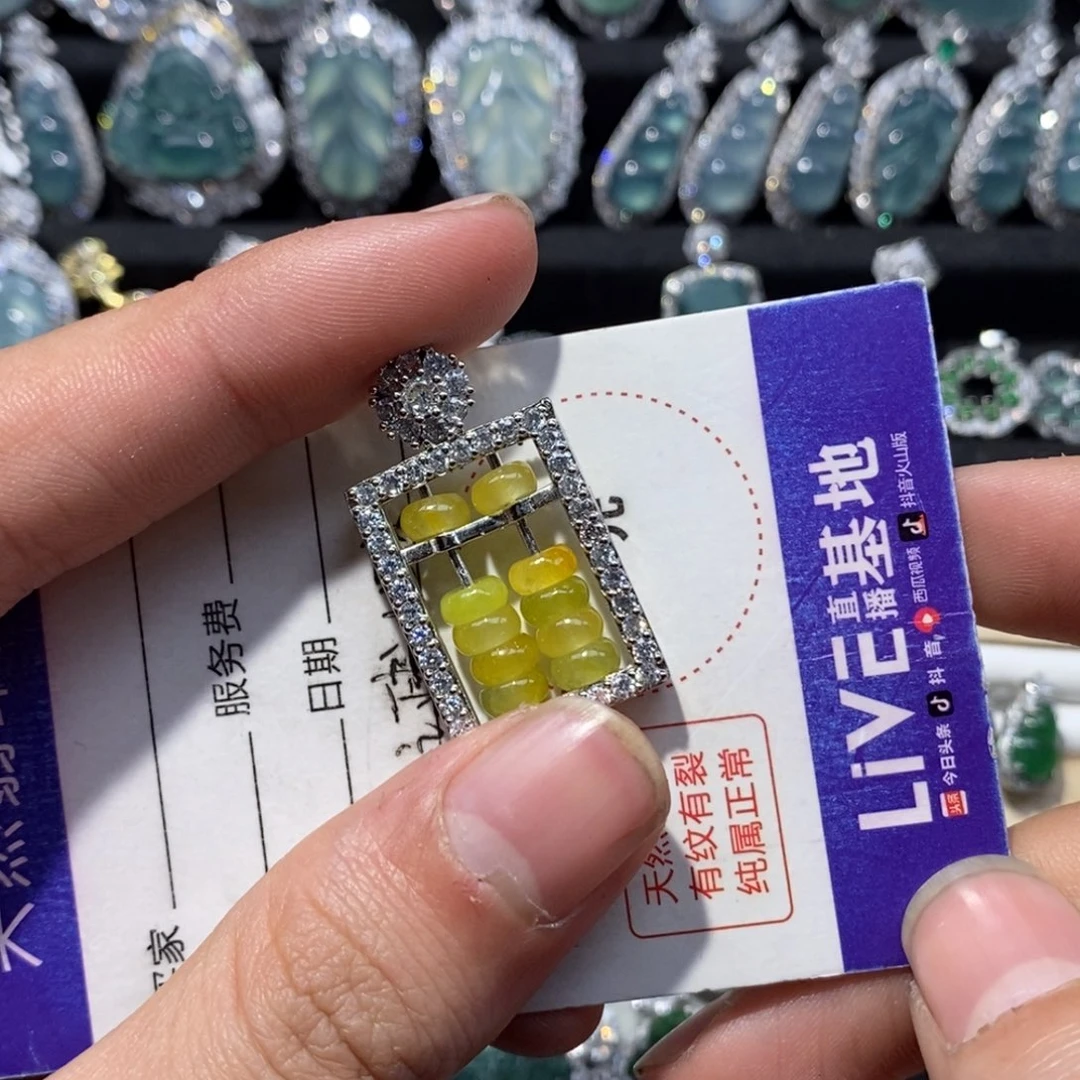 翡翠颈饰未镶嵌翡翠