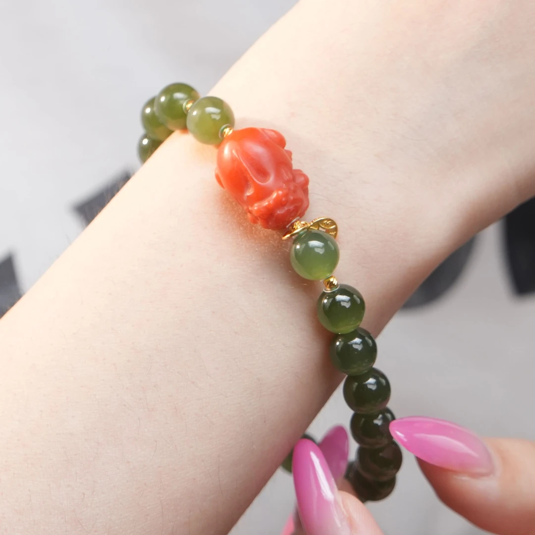 湖水绿和田玉8mm+手工貔貅雕刻  设计师款 多样性发货发其一