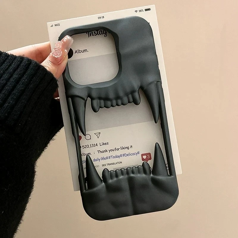 ZMGX新款镂空虎牙适用苹果16/15pro散热iPhone14手机壳13pro/12软