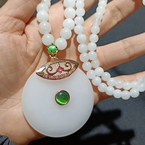 石英质玉颈饰合金