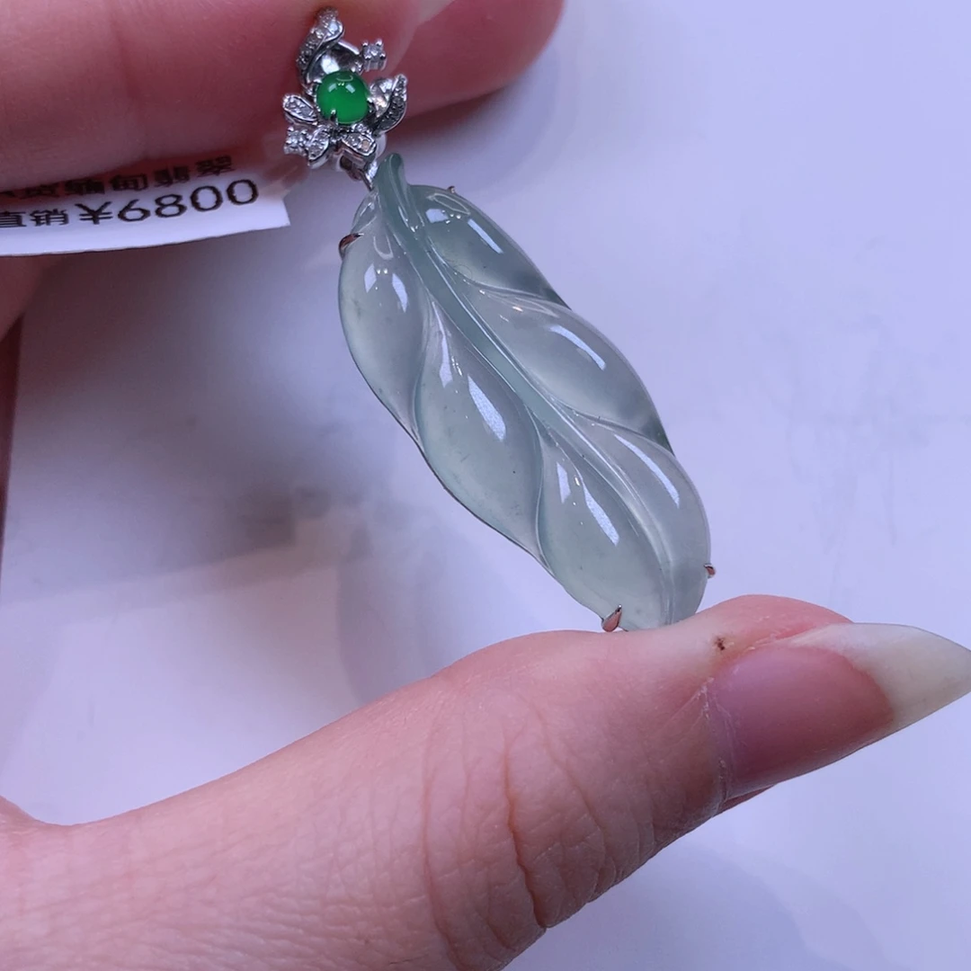 颈饰18K金镶嵌翡翠
