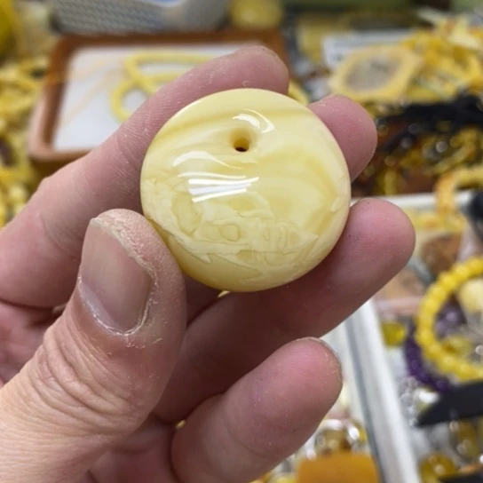 蜜蜡未镶嵌裸石吊坠