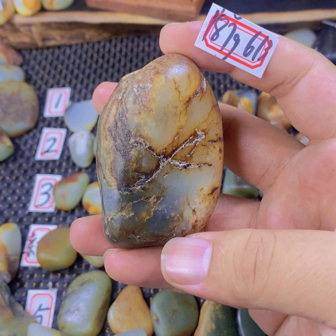 颈饰未镶嵌和田玉（糖玉）
