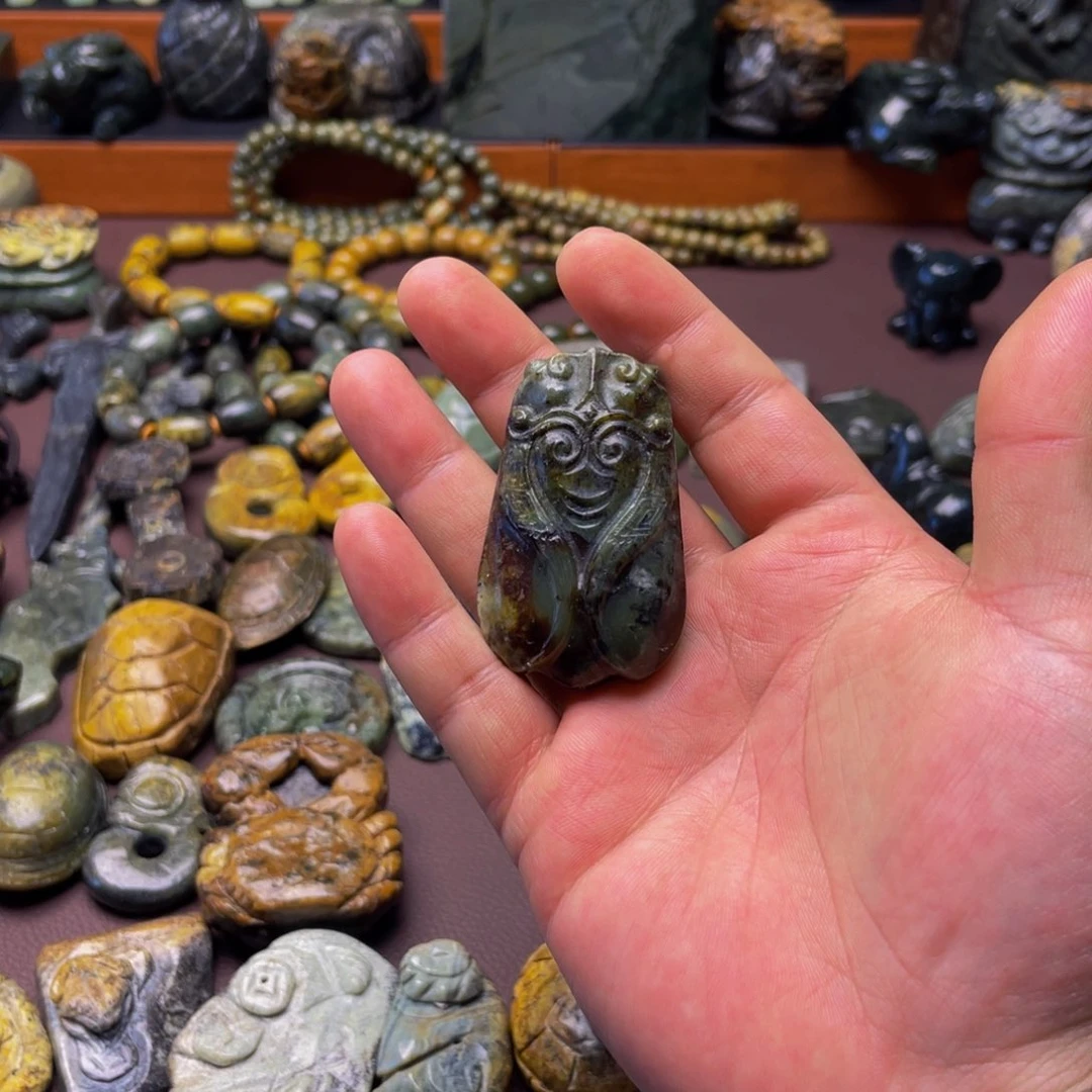 【闪购商品】未镶嵌岫岩河磨玉（透闪石质玉）挂件七**火