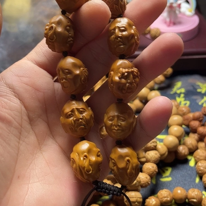 橄榄核雕刻瑕疵罗汉