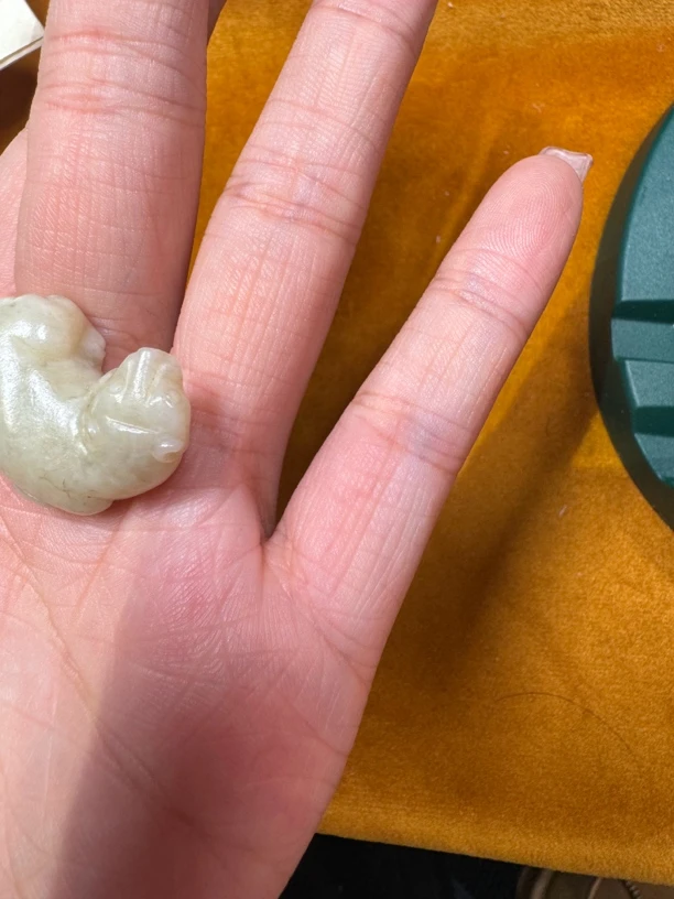 和田玉小玉犬吊坠