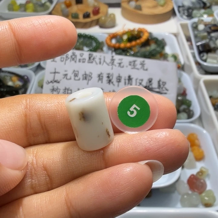 和田玉未镶嵌珠宝奇石