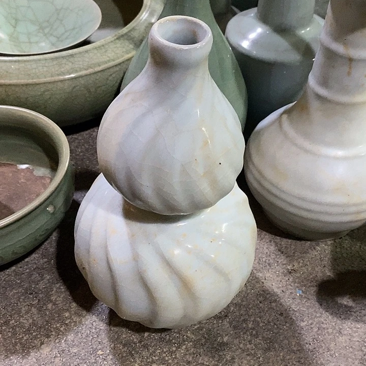 手工艺品琉璃洪*祥龙泉青瓷艺术博物馆内展出