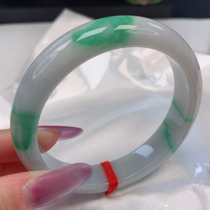 翡翠手镯未镶嵌59圈