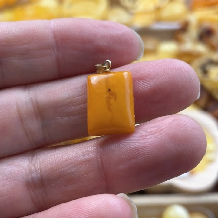 蜜蜡手串未镶嵌吊坠