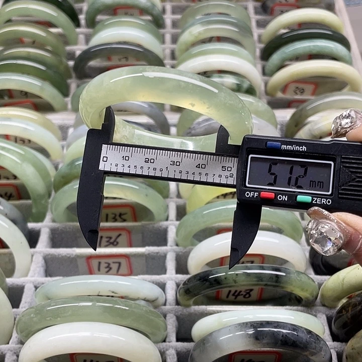 蛇纹石玉未镶嵌手镯136