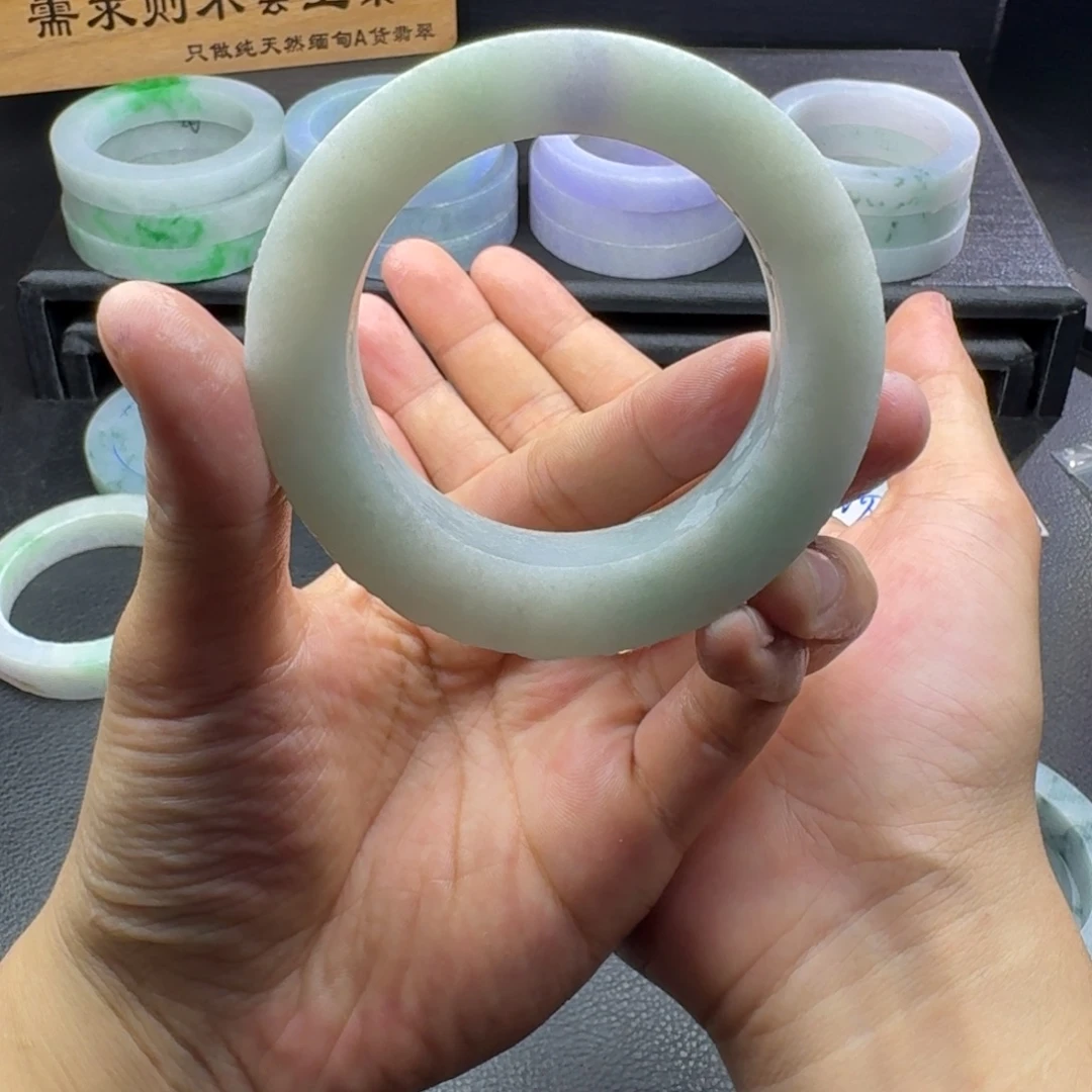 定制翡翠未镶嵌手镯