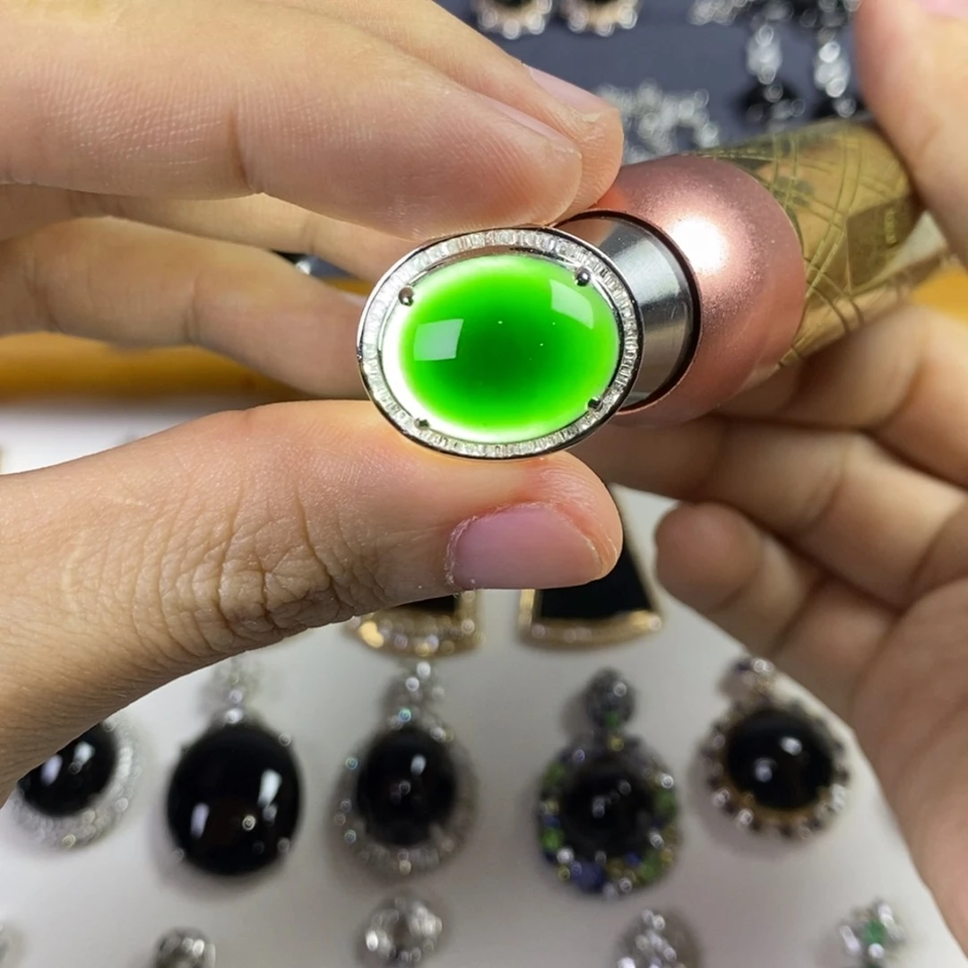 18K金镶嵌戒指翡翠