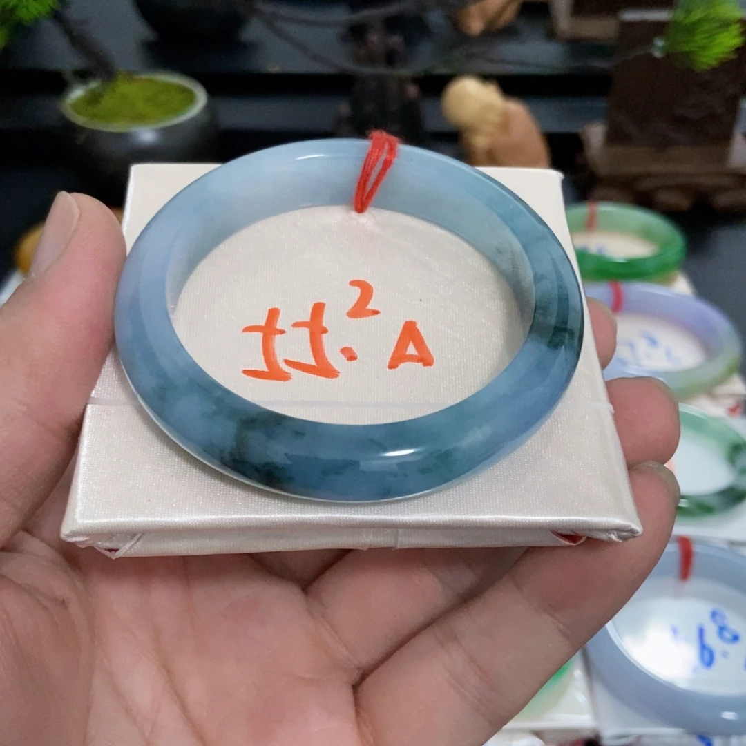 翡翠未镶嵌手镯22、飘花正圈