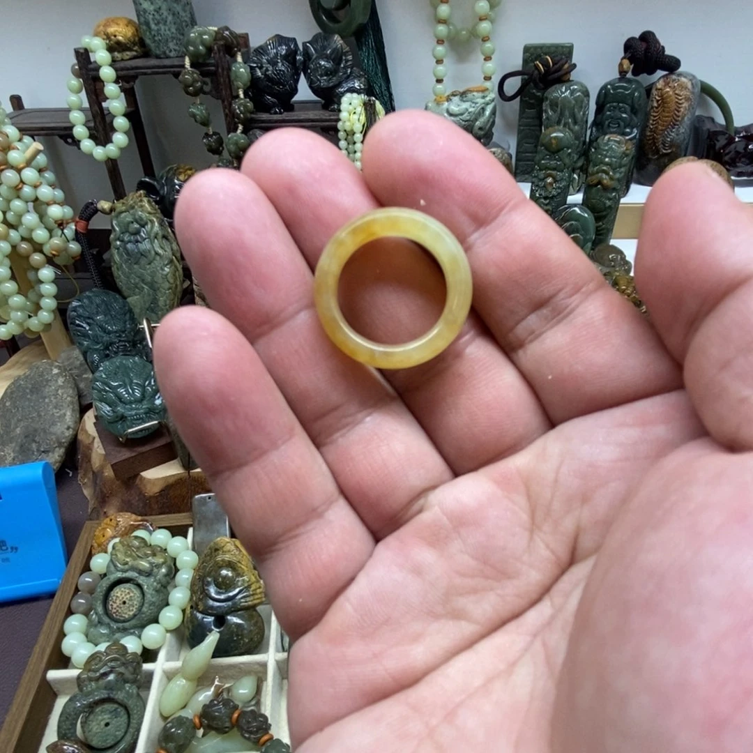 未镶嵌岫岩老玉（透闪石质玉）把件