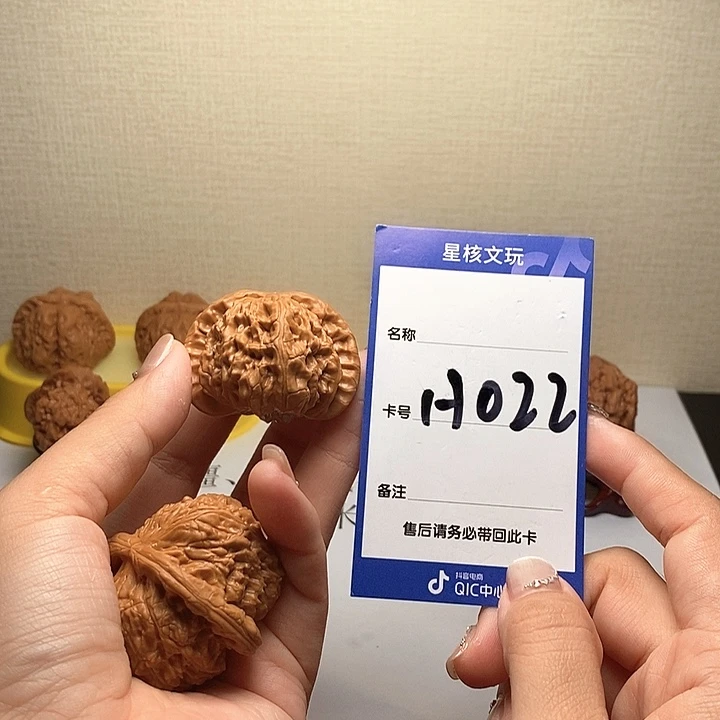 文玩核桃吊坠白狮子43